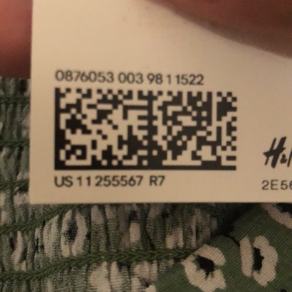 Cute green top with flowers designs, adjustable front, stretchy back - Picture 5 of 5